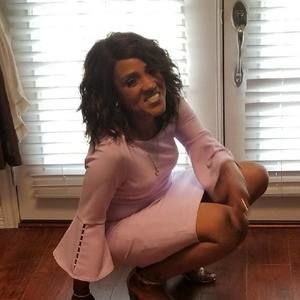 Meet your Posher, Angela